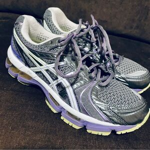 Mint condition ASICS GEL Kayano 18 7.5 Medium Purple